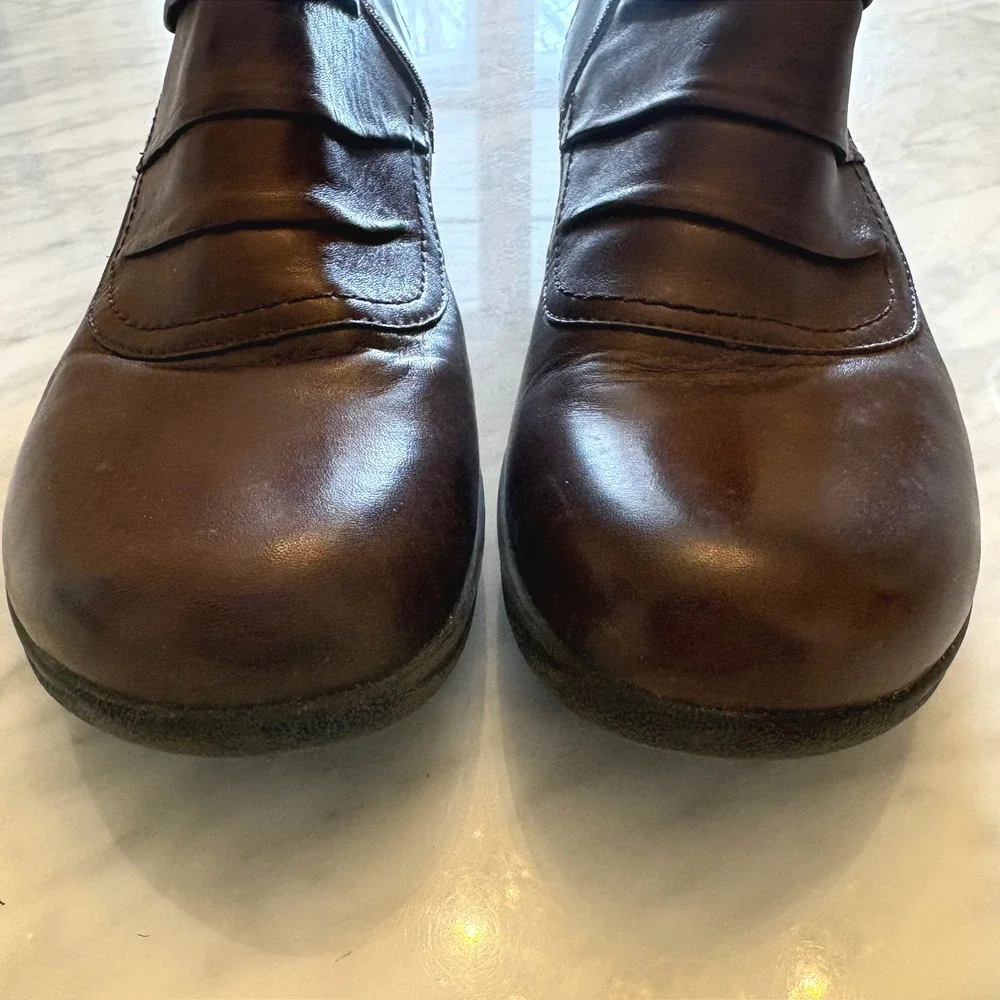 Clarks Brown Leather Ruched Ankle Boots Side Zip Buckle Comfort Womens‎ 9.5 M